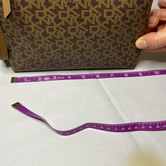 DKNY crossbody - Picture 3 of 8